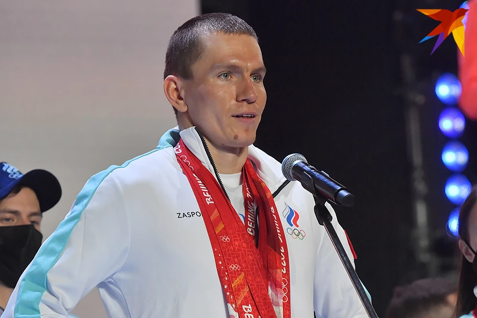 Олимпийский чемпион Александр Большунов принимает участие в финальном этапе Кубка России по лыжным гонкам, который проходит в Кировске.
