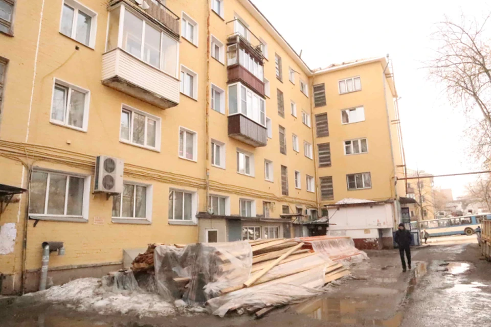 Фасад, фундамент и крышу дома должны были отремонтировать до сентября 2023 года. Фото: ОНФ Кировской области