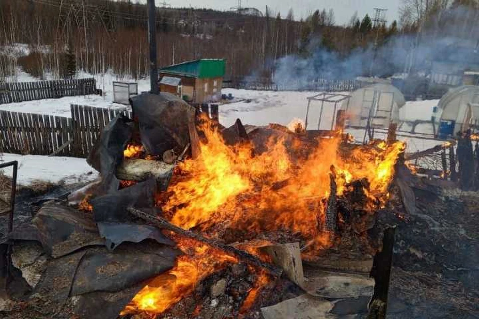 Два человека погибли на пожарах за сутки в Иркутской области