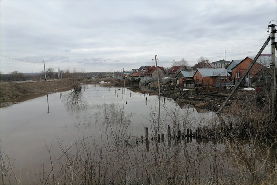 Речная вола затопила приусадебные участки вдоль реки