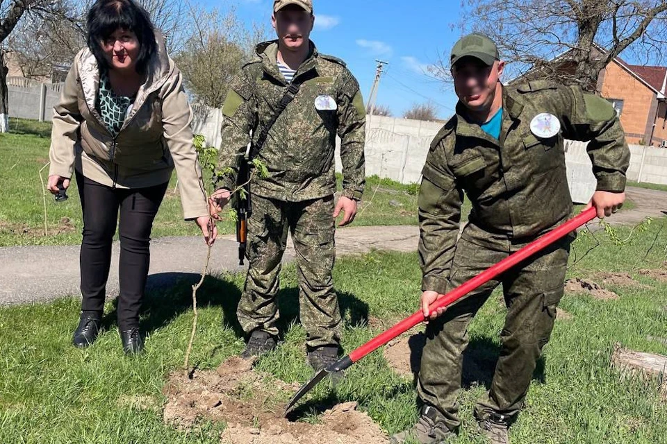 В Херсонской области провели акцию «Сирень к Дню Победы» Фото: министерство образования ХО
