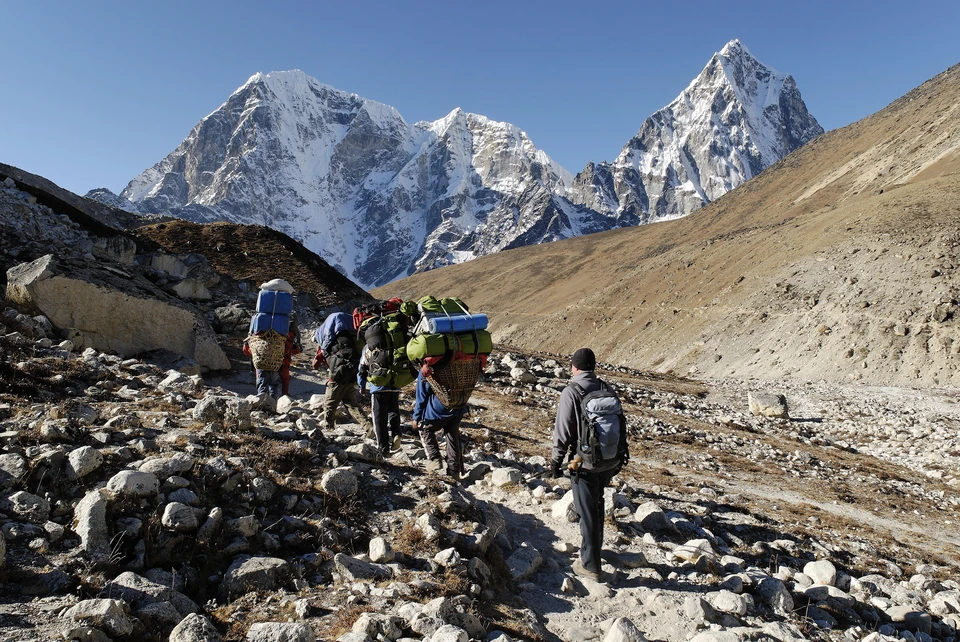 В середине апреля очисткой Эвереста займутся 12 представителей армии Непала и 18 шерпов.