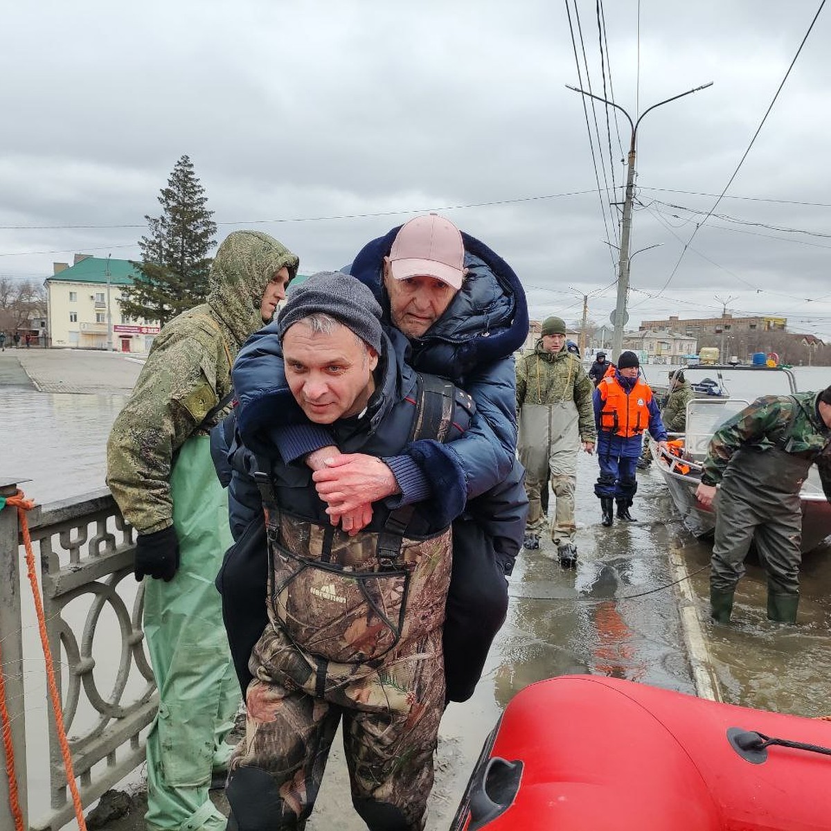 У мам нет даже одежды для грудничков: как утопающему Оренбуржью помогает  вся страна - KP.RU