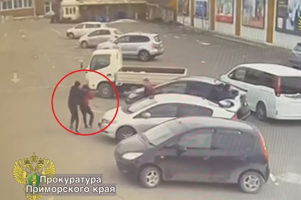 Кадры с записи видеонаблюдения.