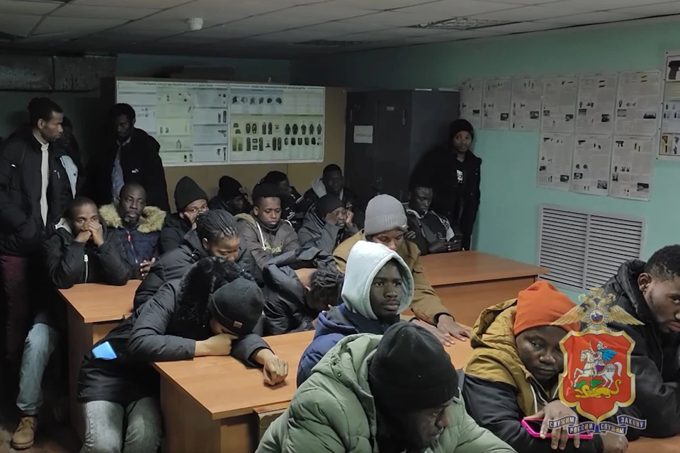 В Пушкино в частном доме выявили около 50 нелегальных мигрантов. Фото: ГУ МВД России по Московской области