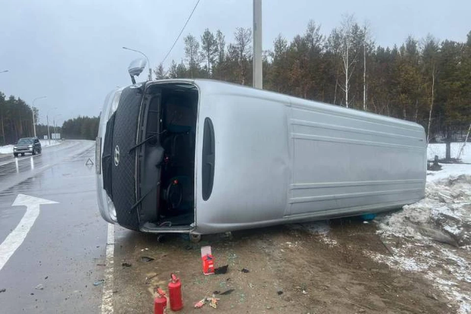 В селе под Улан-Удэ перевернулся пассажирский автобус. Фото: МВД Бурятии