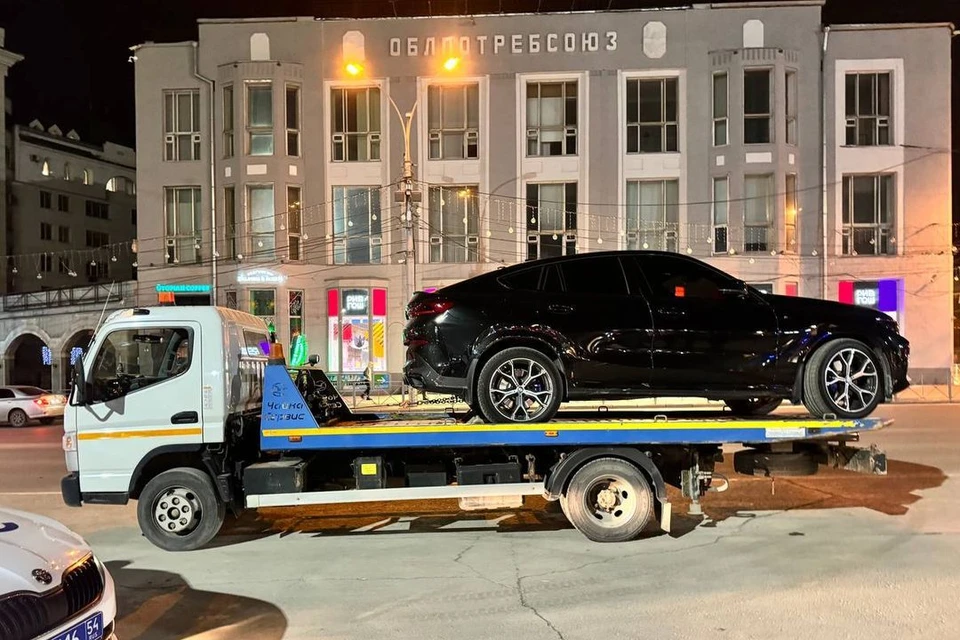 В Новосибирске у водителя конфисковали тонированный BMW X6 без номеров. Фото: прокуратура Новосибирской области