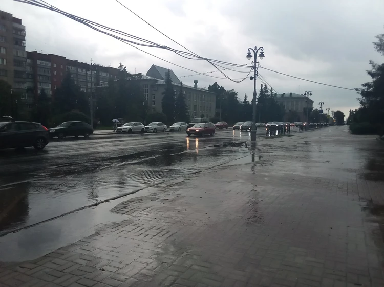 Что ожидает курск. Курск снегопад март 2013. Машина на дороге. Что ожидает курск. Улица сонина курск фото.