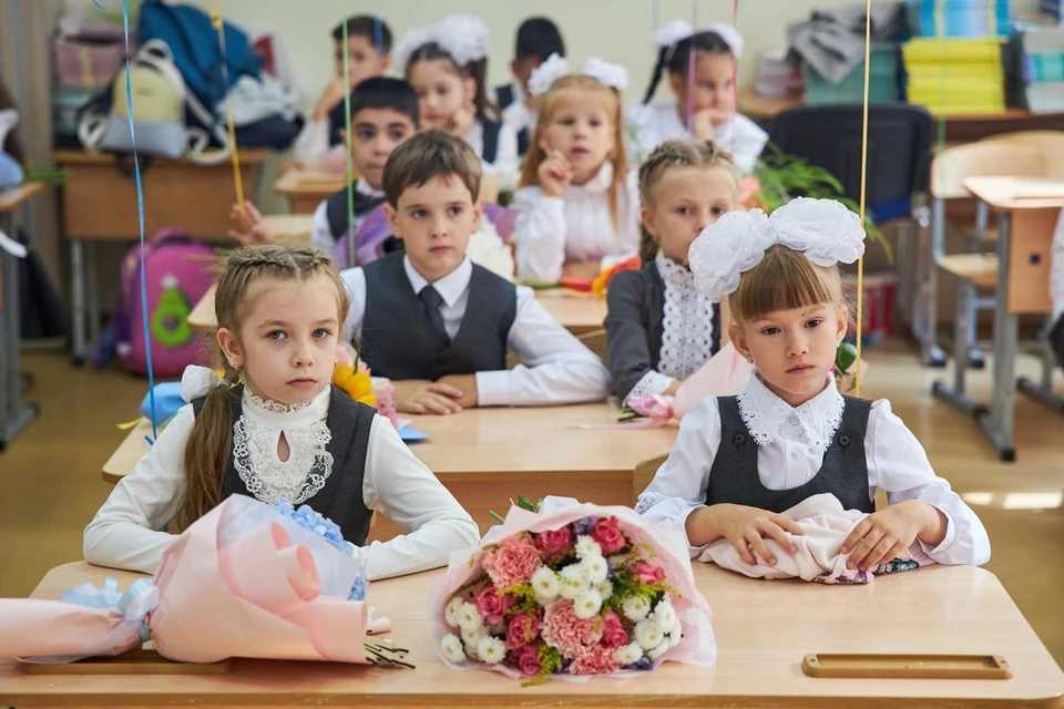 Почти 10 тысяч детей записали в первый класс в Новосибирске за неделю.