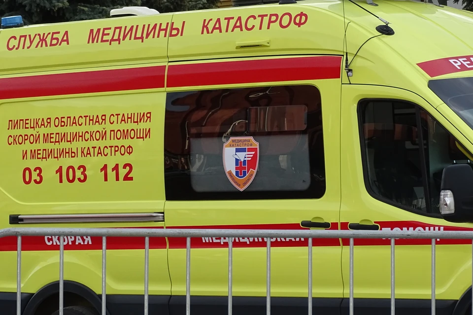 61-летняя пассажирка ВАЗа погибла в тройном ДТП с КамАЗом на трассе под Липецком