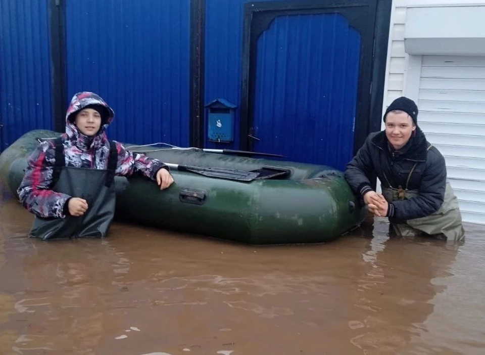 Сорочинские мальчишки помогли 52 людям спастись из зоны затопления. Фото Ирины Кремневой