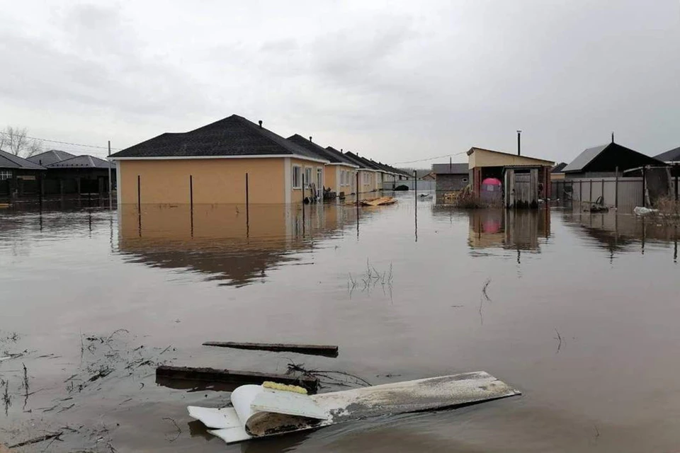 Оренбуржье - это тысячи затопленных домов и десятки тысяч оказавшихся в беде людей. Фото: предоставлено Оренбургским фондом "Сохраняя жизнь"