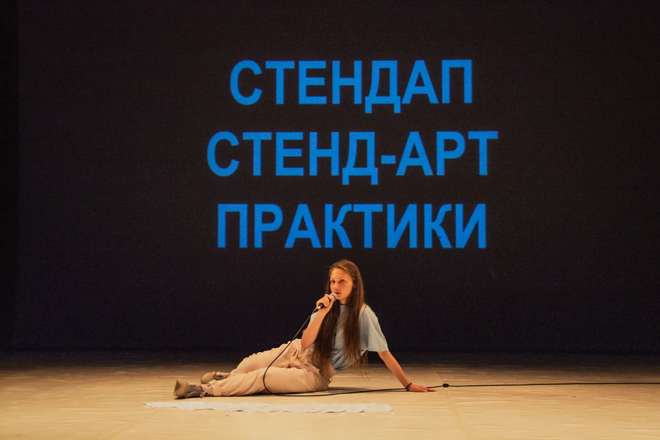 Программа включает в себя кинотанец, открытую дискуссию, танцевальный джем, показ танц-хоррора и стендап с панчлайнами от танц-художницы. Фото: галерея Виктория
