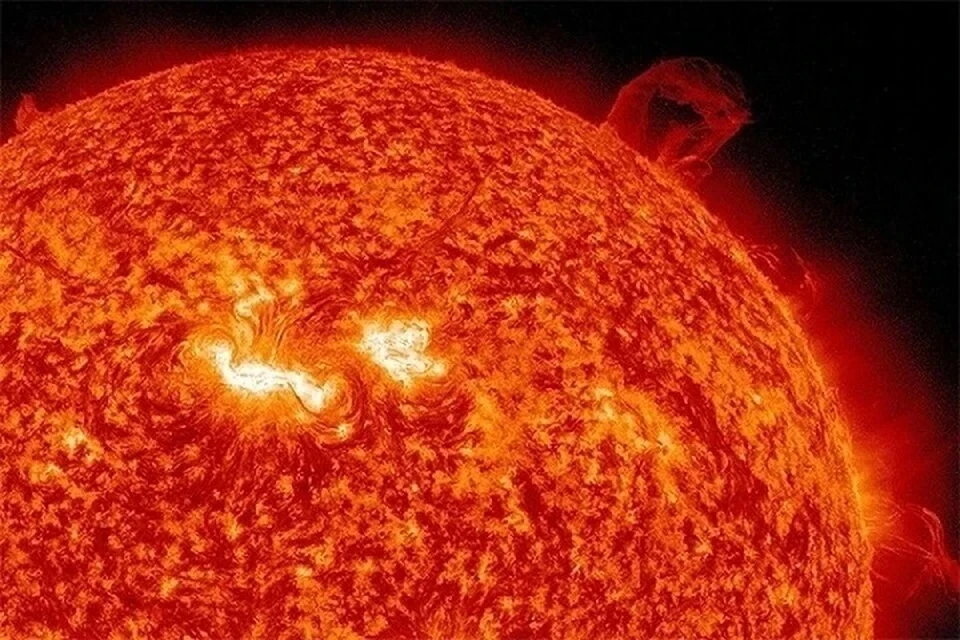 Ученый предупредил о большой вероятности сильнейших вспышек на Солнце. Фотоиллюстрация: Reuters.