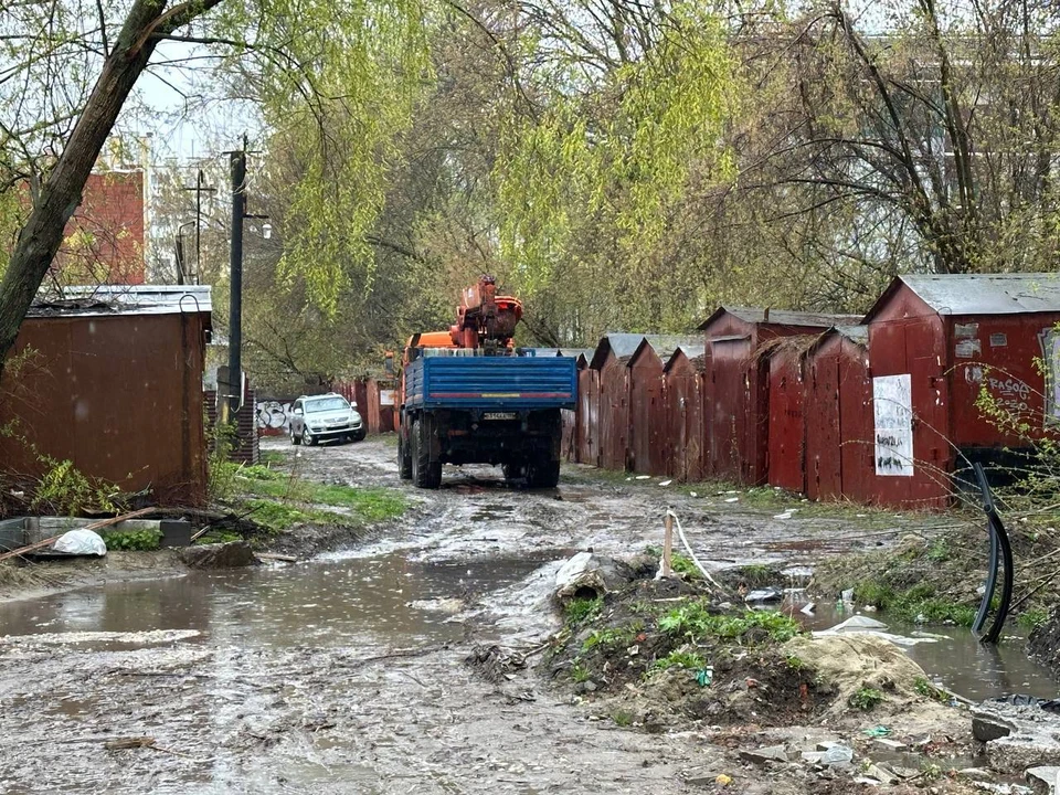 Рязанцы недовольны сносом гаражей у Торгового городка