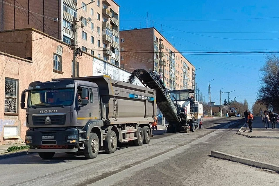 Нижегородская область восстанавливает дороги Харцызска и Зугрэса. Фото: Минтранс ДНР