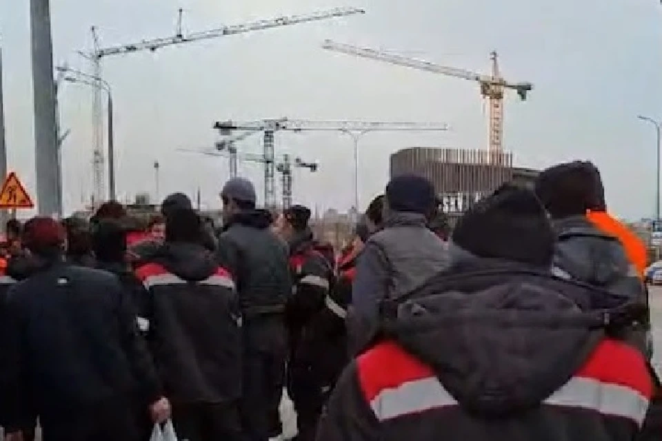 Сейчас полиция устанавливает фирмы, которые не проверили законность их пребывания на территории России и приняли на работу.