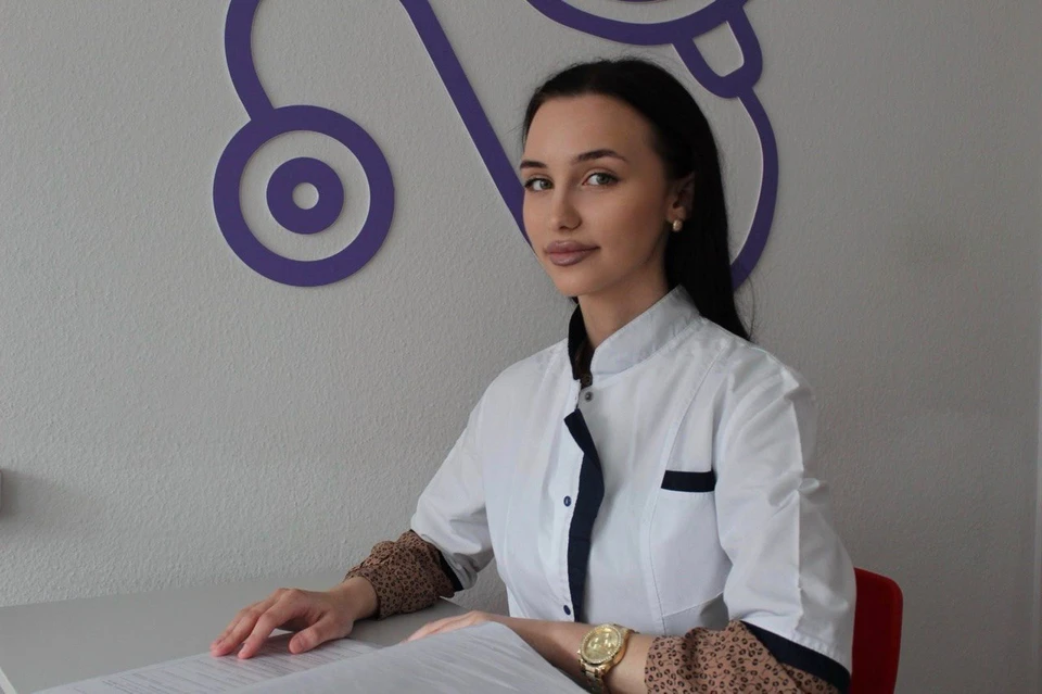 Студентка Ксения Грищенко стала настоящей спасительницей для человека , потерявшего на улице сознание. Фото - министерство здравоохранение Кузбасса.