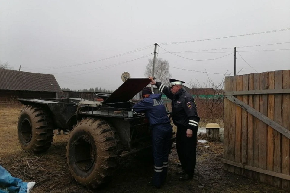 Болотоход был опрокинут. Фото: ГИБДД по Свердловской области