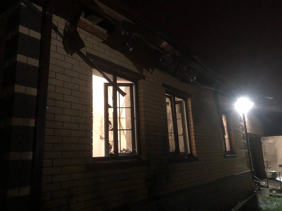 При ночной атаке в Белгородском районе повреждены частный дом и автомобиль.