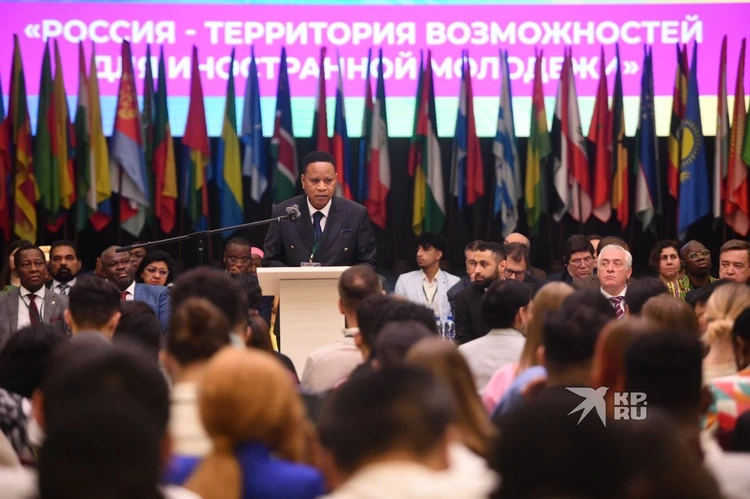 «Вы можете изменить мир к лучшему»: послы 114 стран выступили перед студентами на XIV Евразийском экономическом форуме