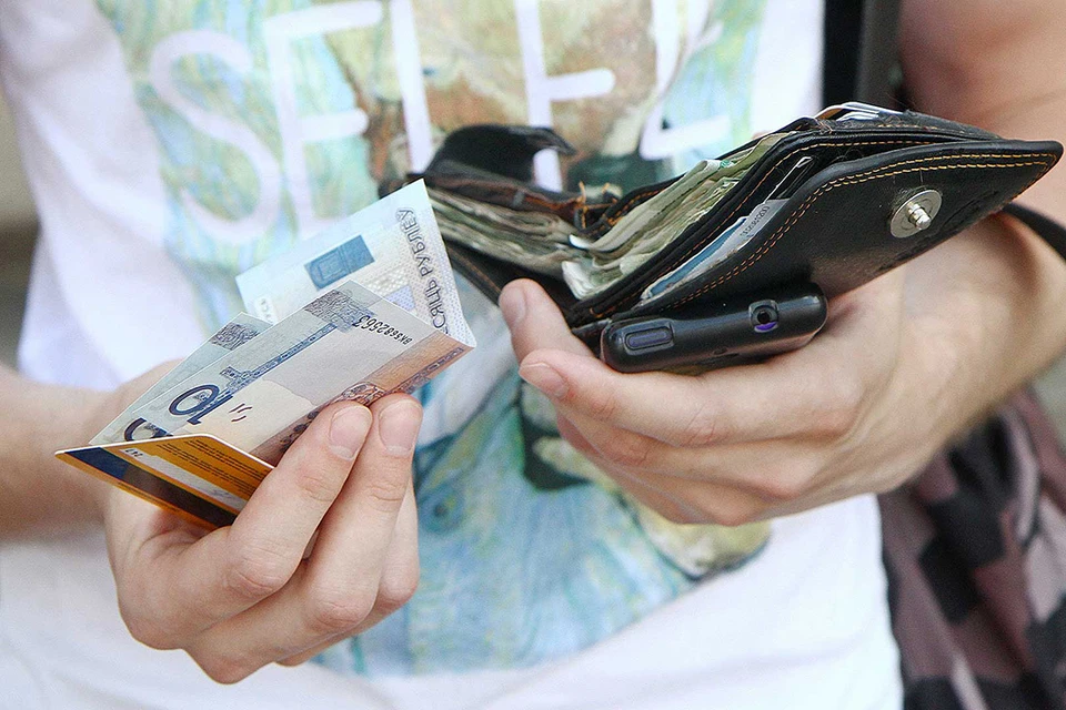 Нацбанк Беларуси назвал курс доллара и курс евро на выходные 27 и 28 апреля 2024 года.