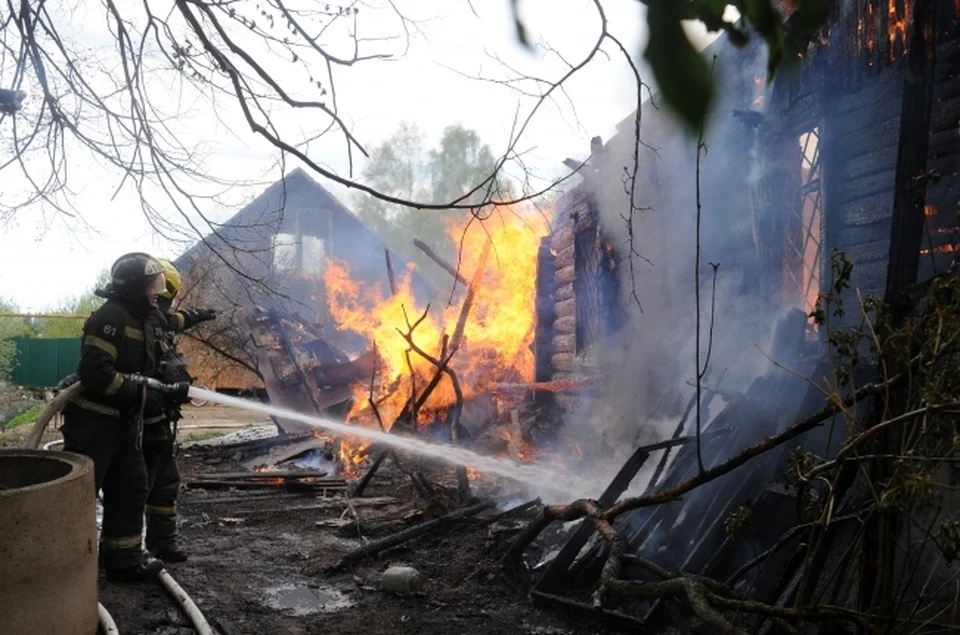 В результате пожара дом выгорел дотла.