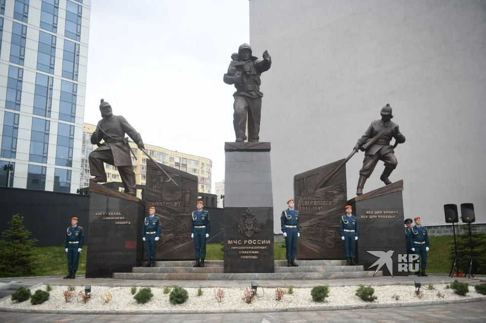 Открытие монумента, посвященного сотрудникам МЧС, состоялось утром 27 апреля
