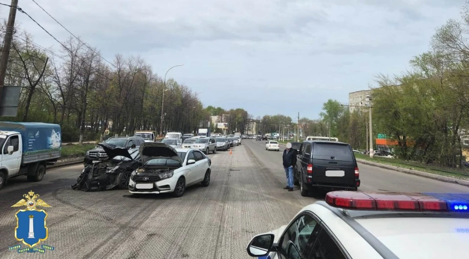 В Ульяновске в ДТП на Пушкарева с участием 3 машин пострадала женщина-пассажир | ФОТО: Госавтоинспекция Ульяновской области