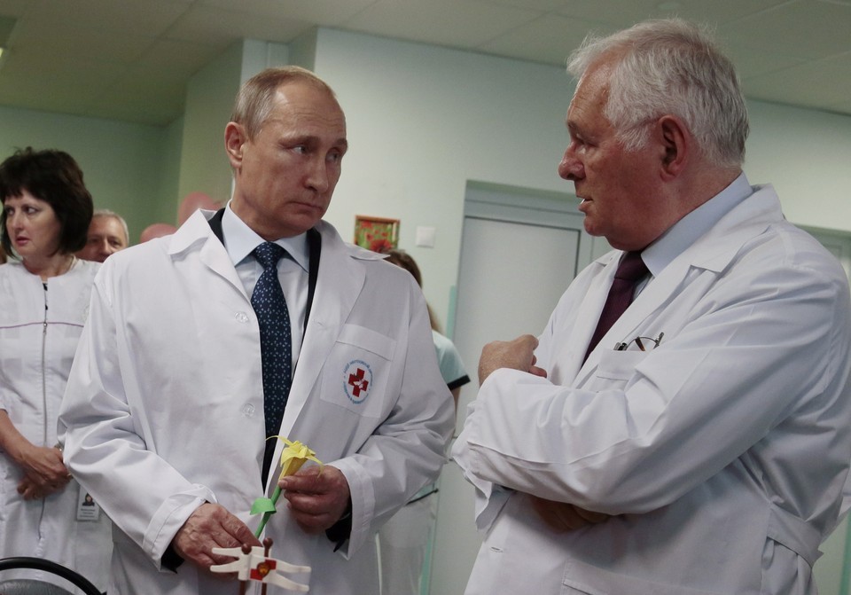 Песков: Путин ценит вклад доктора Рошаля в медицину