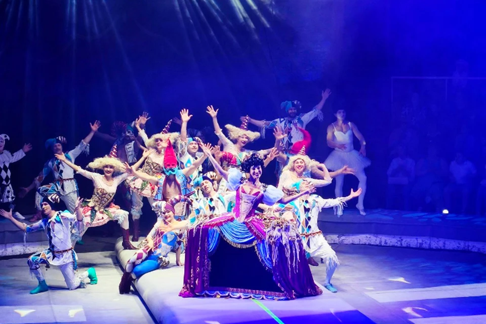 Представители цирковой династии привезли в Луганск шоу, посвященное 100-летию циркового искусства.
