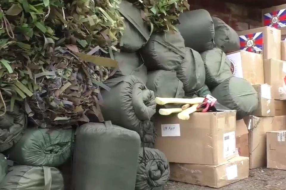 В Донецк доставили 20 тонн гуманитарной помощи от фонда «География Сердца». Фото: Народная милиция ДНР