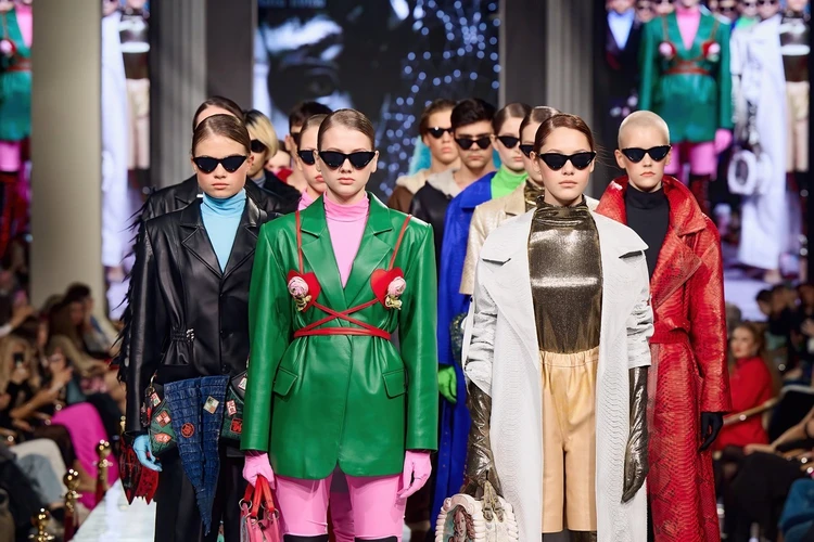 Сумки Мадам Помпадур и возвращение лаванды: Чем удивляла Неделя моды Estet Fashion Week