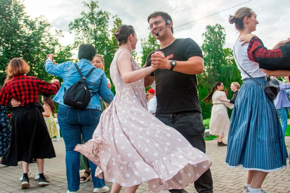С потеплением встречи переносятся на улицу. Фото: ВКонтакте, "Вечорки в Твери (традиционные)"