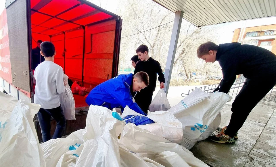 Волонтеры Кузбасса готовы выполнять любую работу. Фото - АПК.
