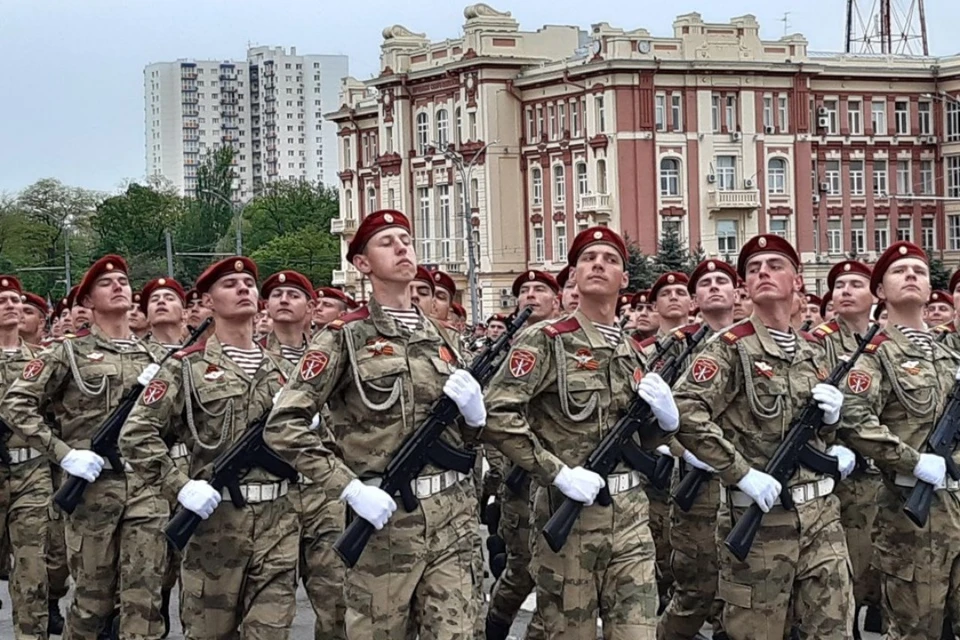 Военный парад стартует на Театральной площади в 10.00.