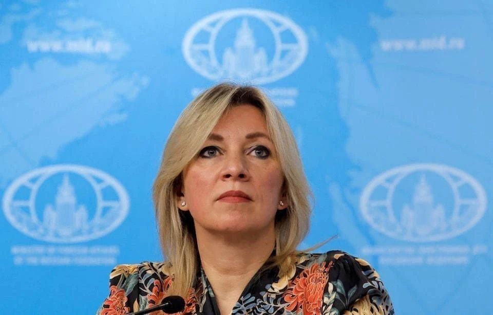 Захарова: заявления Макрона об отправке войск на Украину связаны с днями недели