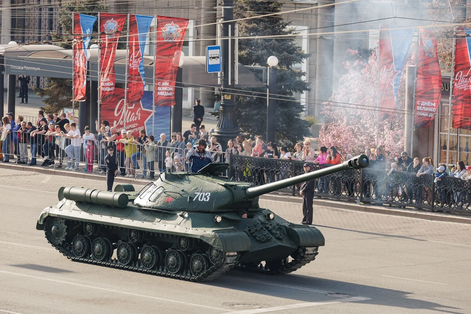 Парад Победы в Челябинске традиционно проходит на площади Революции