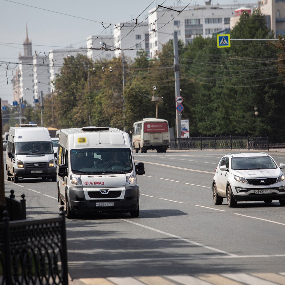 В Челябинске маршрутчик объехал пробку по встречной полосе - KP.RU