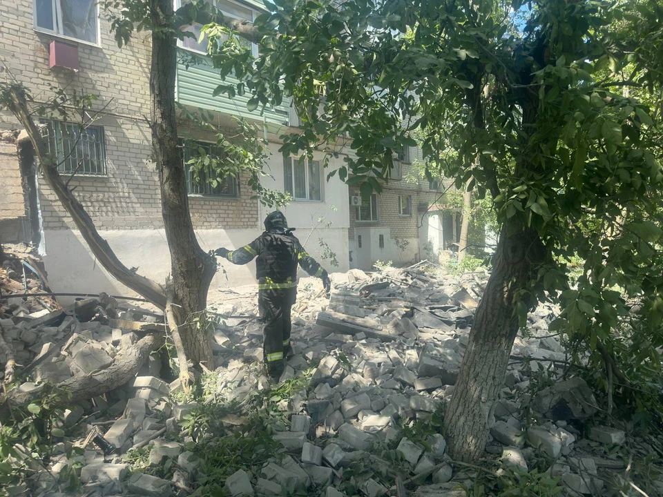Жилой дом поврежден в результате удара по Токмаку. Фото - тг-канал Евгения Балицкого