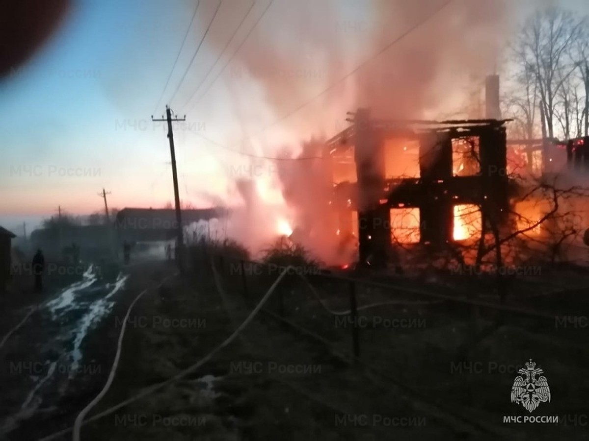 В Костромской области цыган спалил двухэтажку, отбиваясь огнём от сущностей  - KP.RU