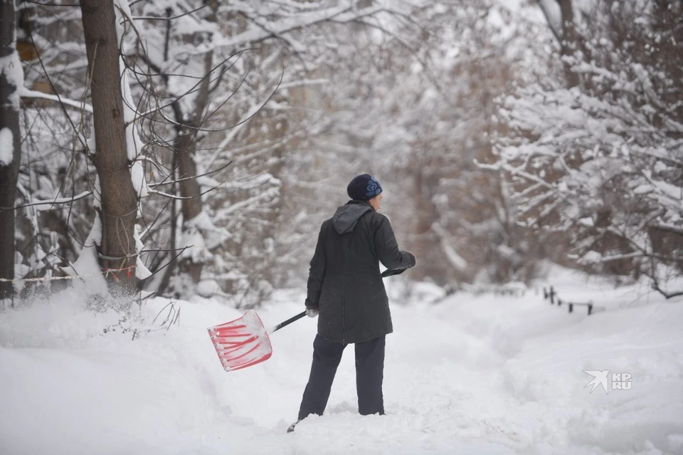 На борьбу с последствиями снегопада вышел 371 человек