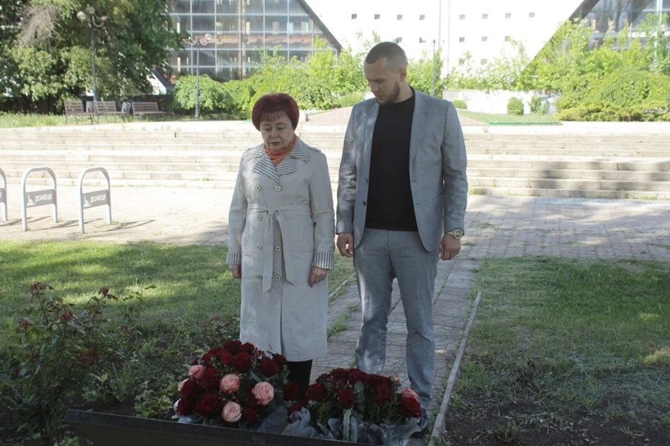 В ДНР почтили память погибших работников образования. Фото: Общероссийский Профсоюз образования