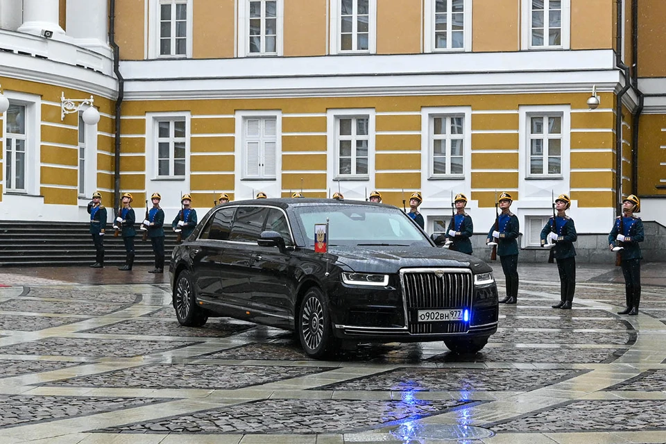 Администрация президента до последнего держала в тайне, чем второе поколение президентского Aurus будет отличаться от старого. Фото: Алексей Бабушкин/пресс-служба президента РФ/ТАСС