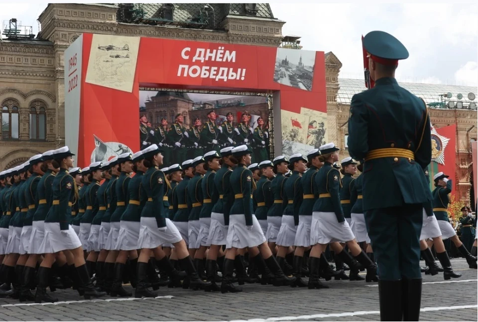 Президент Кубы прилетел в Москву и примет участие в торжествах ко Дню Победы