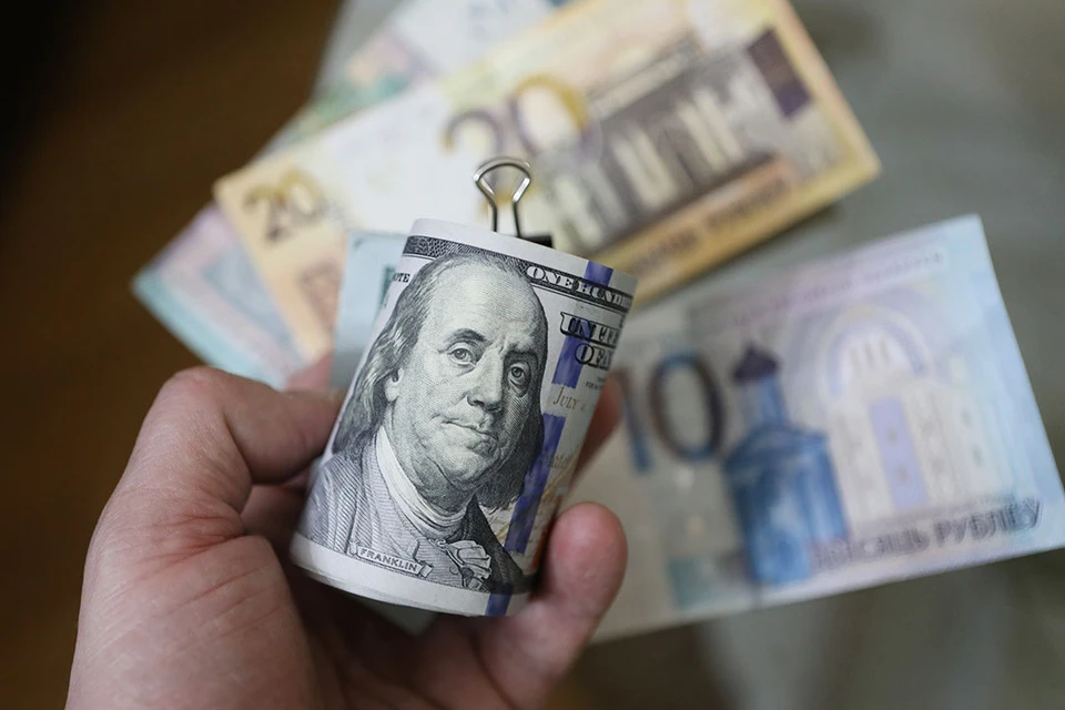 Нацбанк Беларуси озвучил курс доллара и курс евро на 9 мая 2024 года - День Победы.