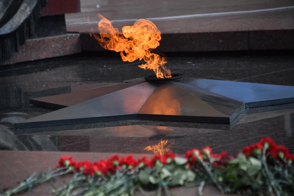 Торжественная церемония передачи частицы Вечного огня прошла в парке имени Фрунзе.