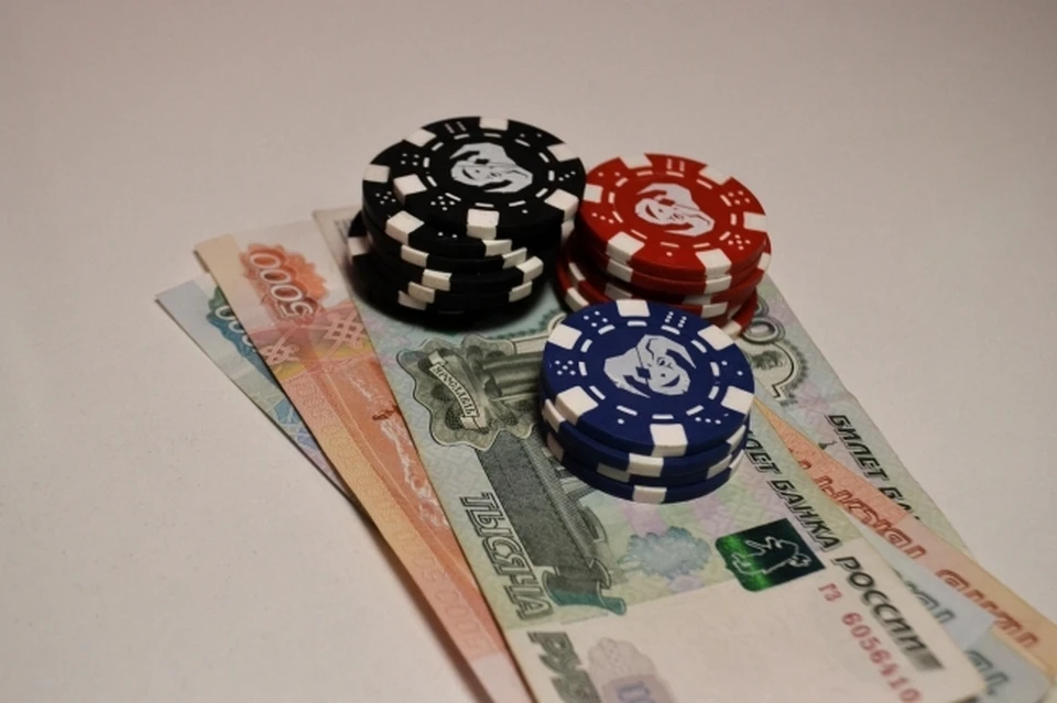 Нелегальное казино накрыли оперативники в Магадане