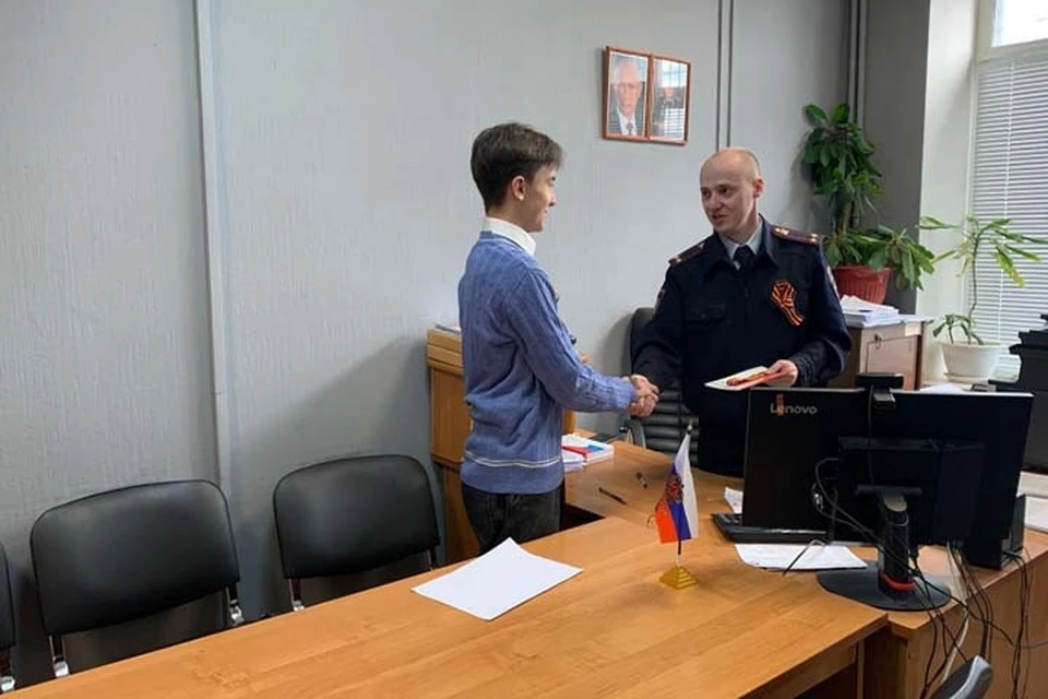 В преддверии 9 мая гражданам РФ в Твери вручили паспорта Фото: УМВД России по Тверской области