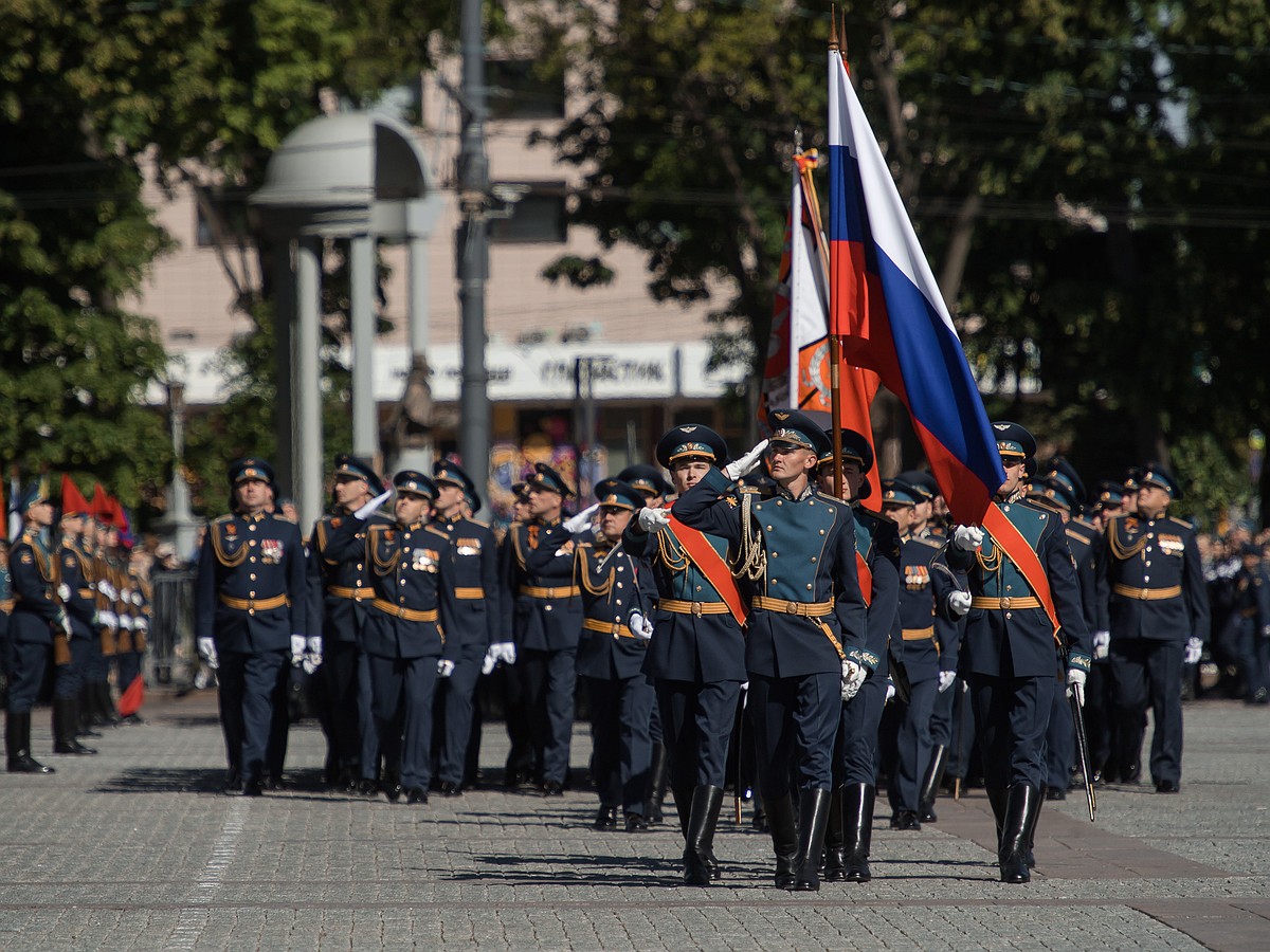 Парад Победы в Воронеже 9 мая 2024 года: фото с главной площади города -  KP.RU